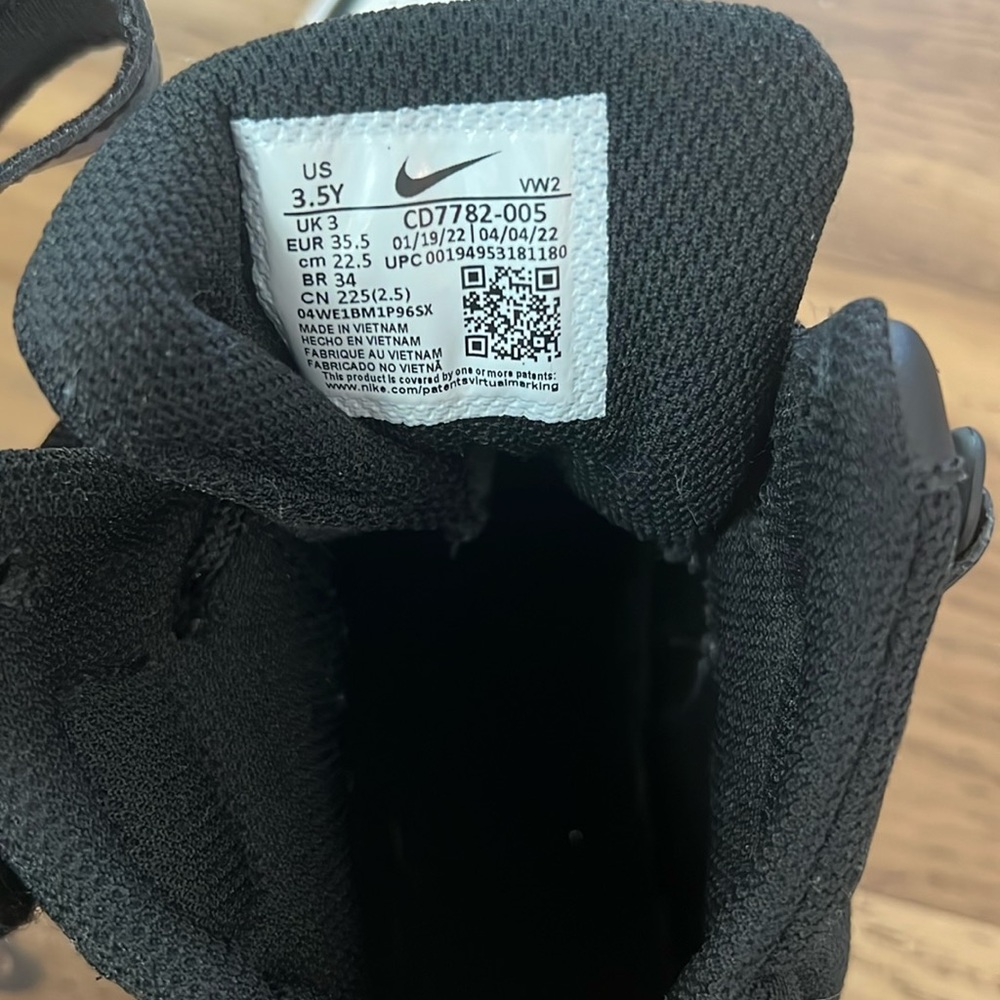 Nike Youth 3.5 Hi Top Sneakers. Worn once